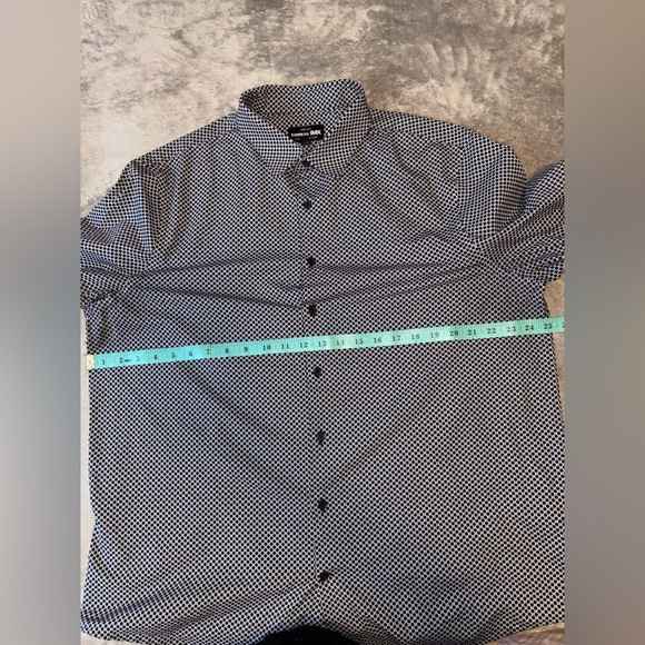 Express Black and White Geometric Shirt(0047) - Picture 9 of 10